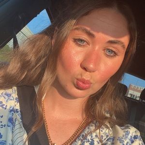 Meet your Posher, Amelia